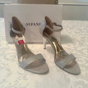 Alfani silver heels , brand new size 7